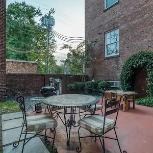 https://the-goose-getaway.top-hotels-in-savannah.com
