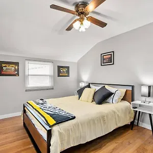 https://spacious-group-home-central-location-pittsburgh-sports-fans.hotels-in-pittsburgh.com
