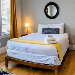 https://beautiful-brick-apt-minutes-to-everything.hotels-in-pittsburgh.com